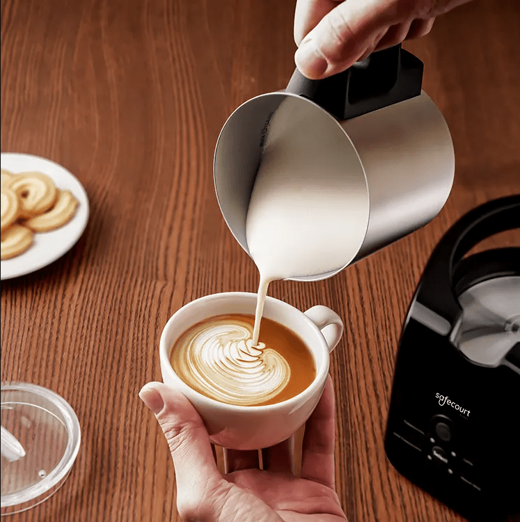 Hoe bereid je de perfecte koffie met een melkopschuimer - Safecourt Kitchen