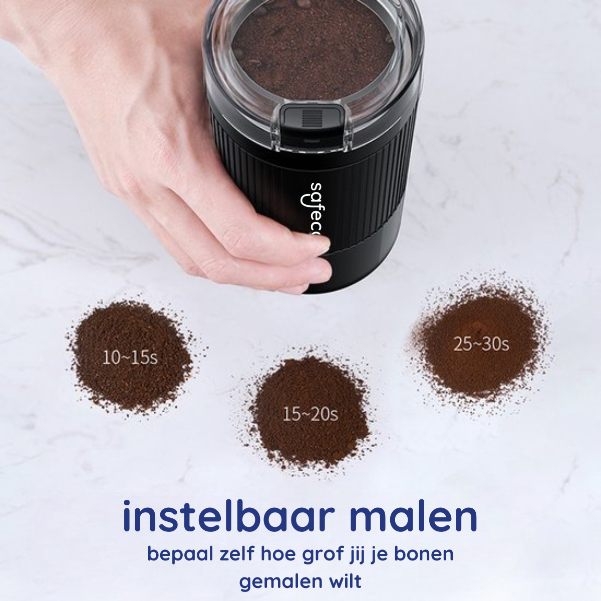 Handige en compacte Koffiemolen op een keukentafel